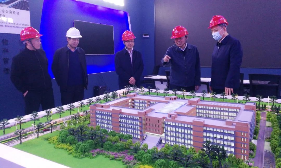 晋中市委书记吴俊清在山西建投三建集团承建的山西农业大学新建综合实验楼门徒娱乐项目调研