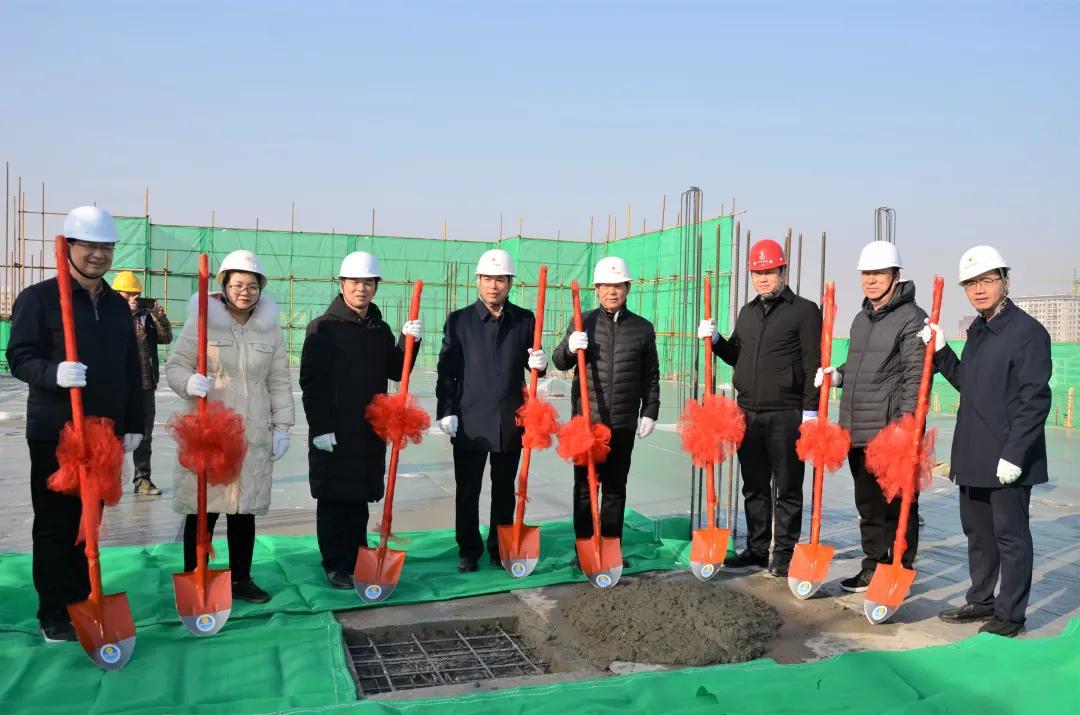山西建投建工集团曲沃县人民医院综合楼门徒娱乐项目主体结构顺利封顶
